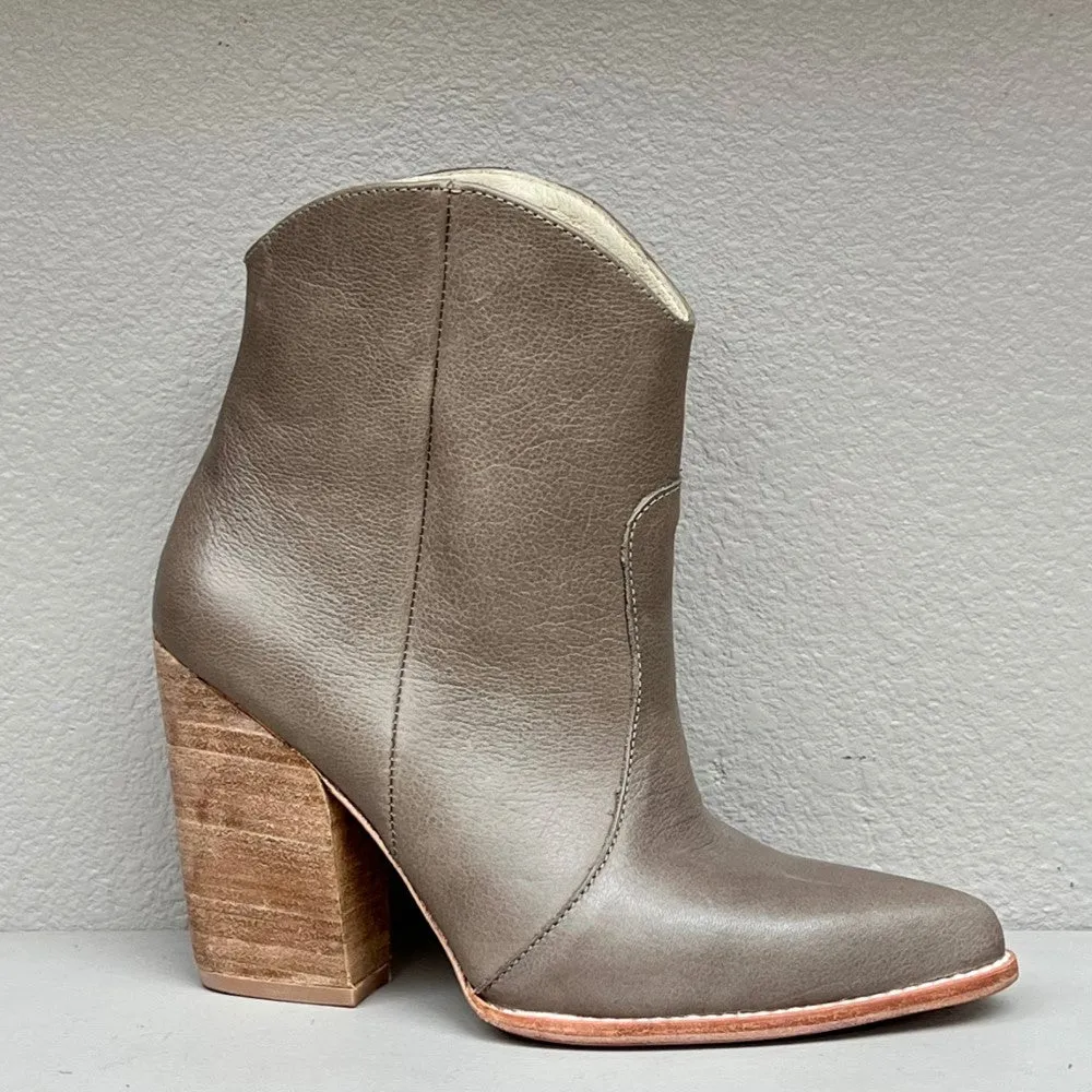 Above ankle boot/ slip on w/ heel/ Grey textured leather