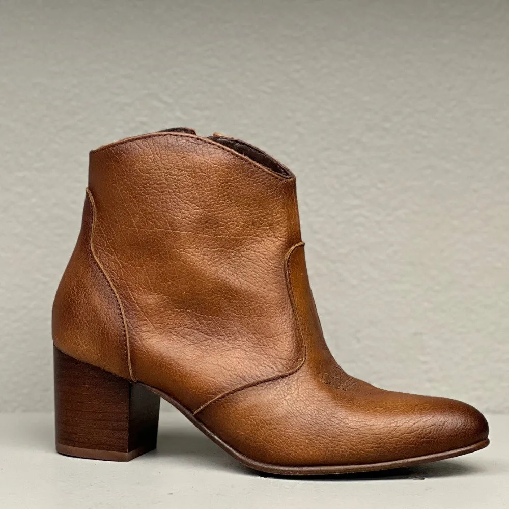 Ankle Boot-Side zip w/ heel / Brown textured leather w/ dark accents & western accents / leather sole