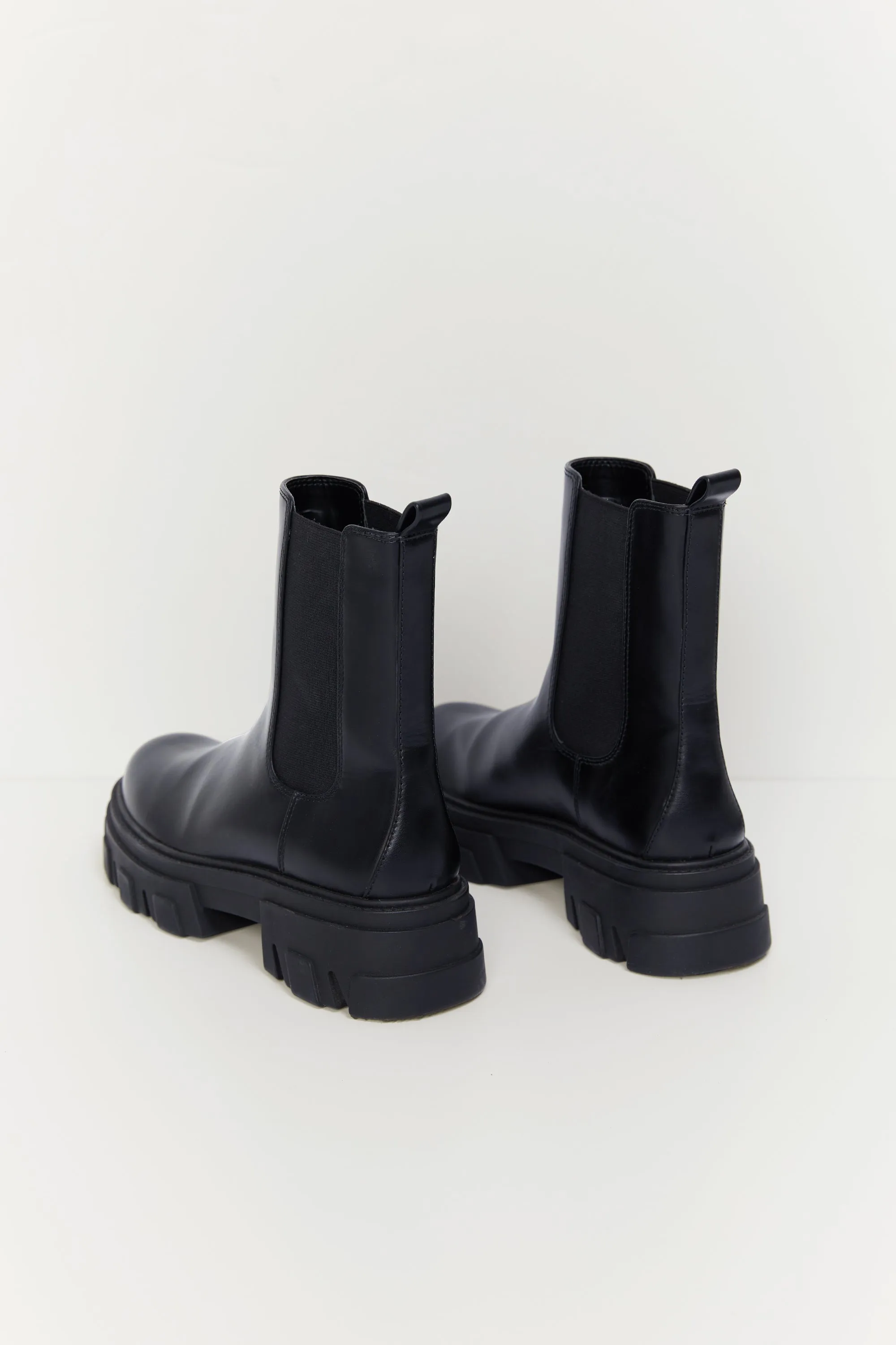 CHUNKY SOLE CHELSEA BOOT