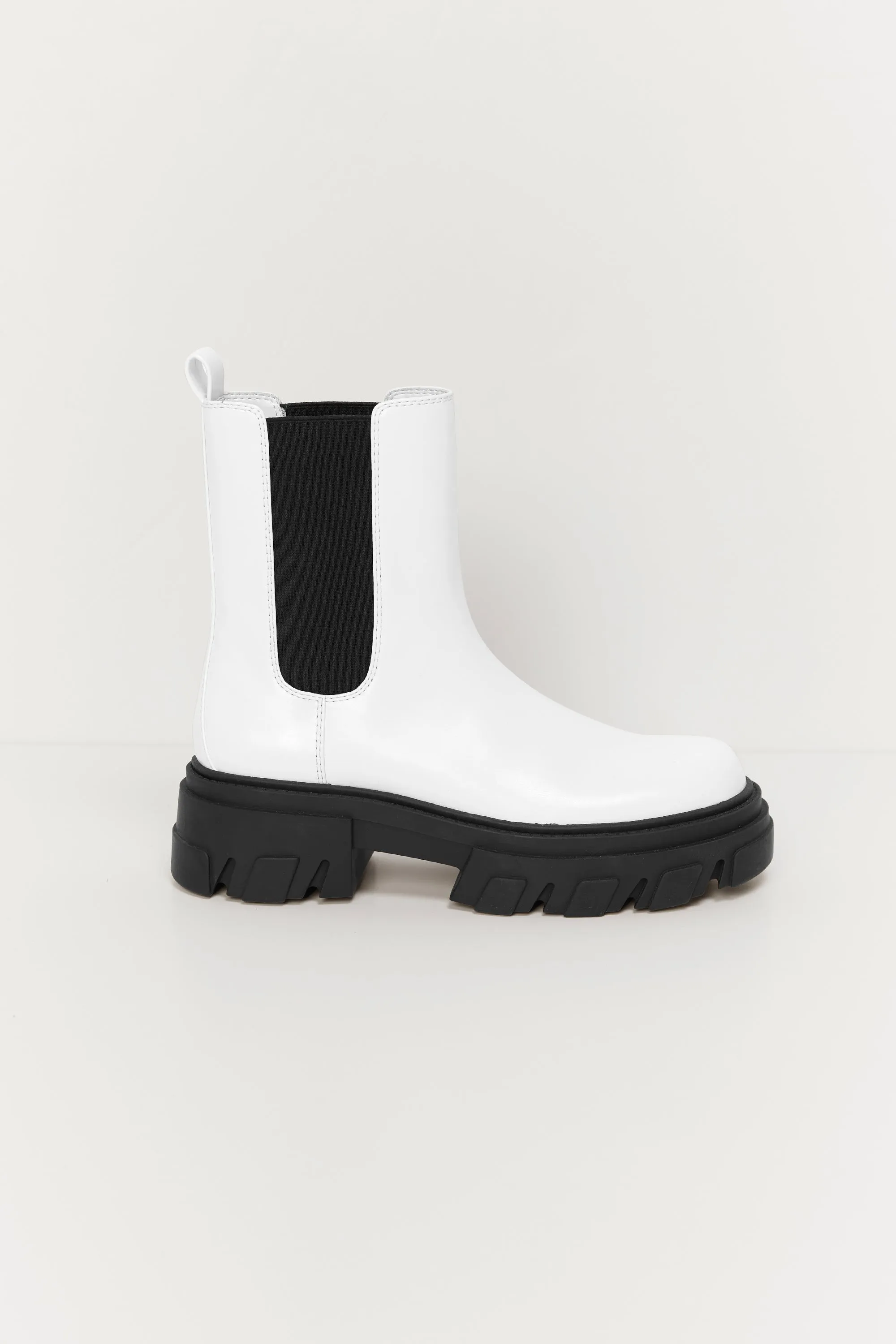 CHUNKY SOLE CHELSEA BOOT