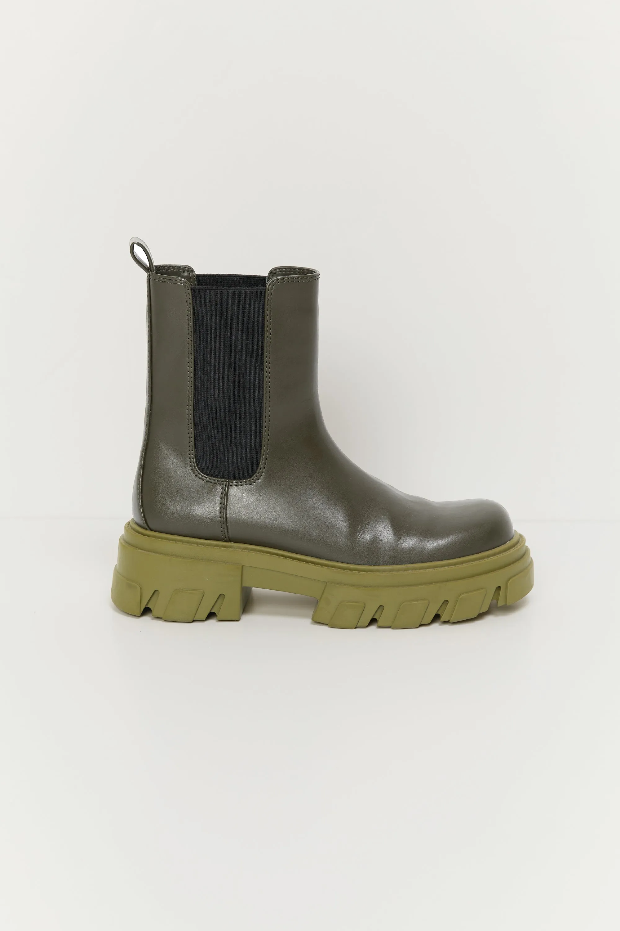 CHUNKY SOLE CHELSEA BOOT