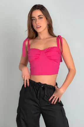 Crop top de escote con plisados tirantes