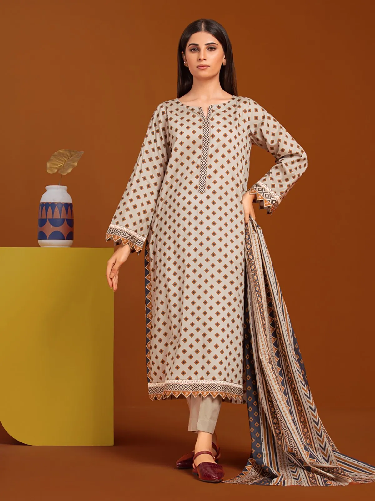 edenrobe Allure Printed Khaddar Unstitched 3Pc Suit EWU23A3-27037-3P