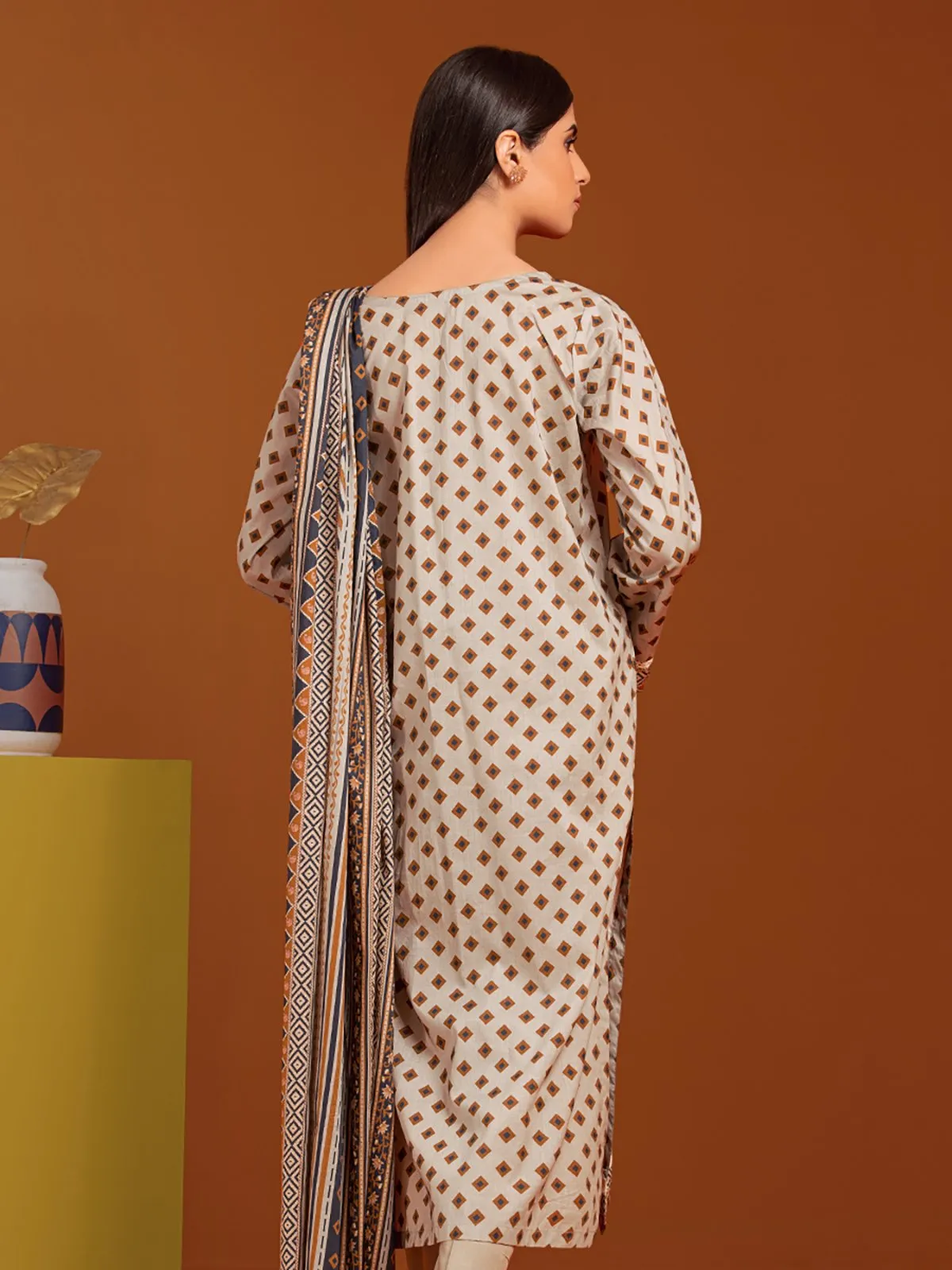 edenrobe Allure Printed Khaddar Unstitched 3Pc Suit EWU23A3-27037-3P