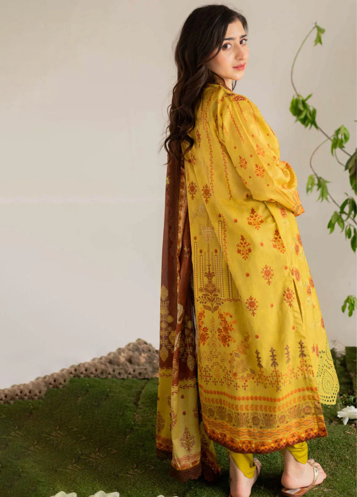 Kaira By Rashid Textile Embroidered Lawn Dupatta 3 Piece Unstitched Suit RT24KEL D-8699