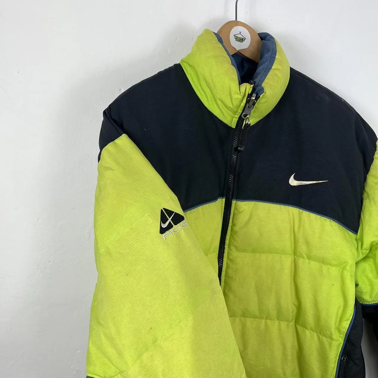 Nike acg puffer jacket large