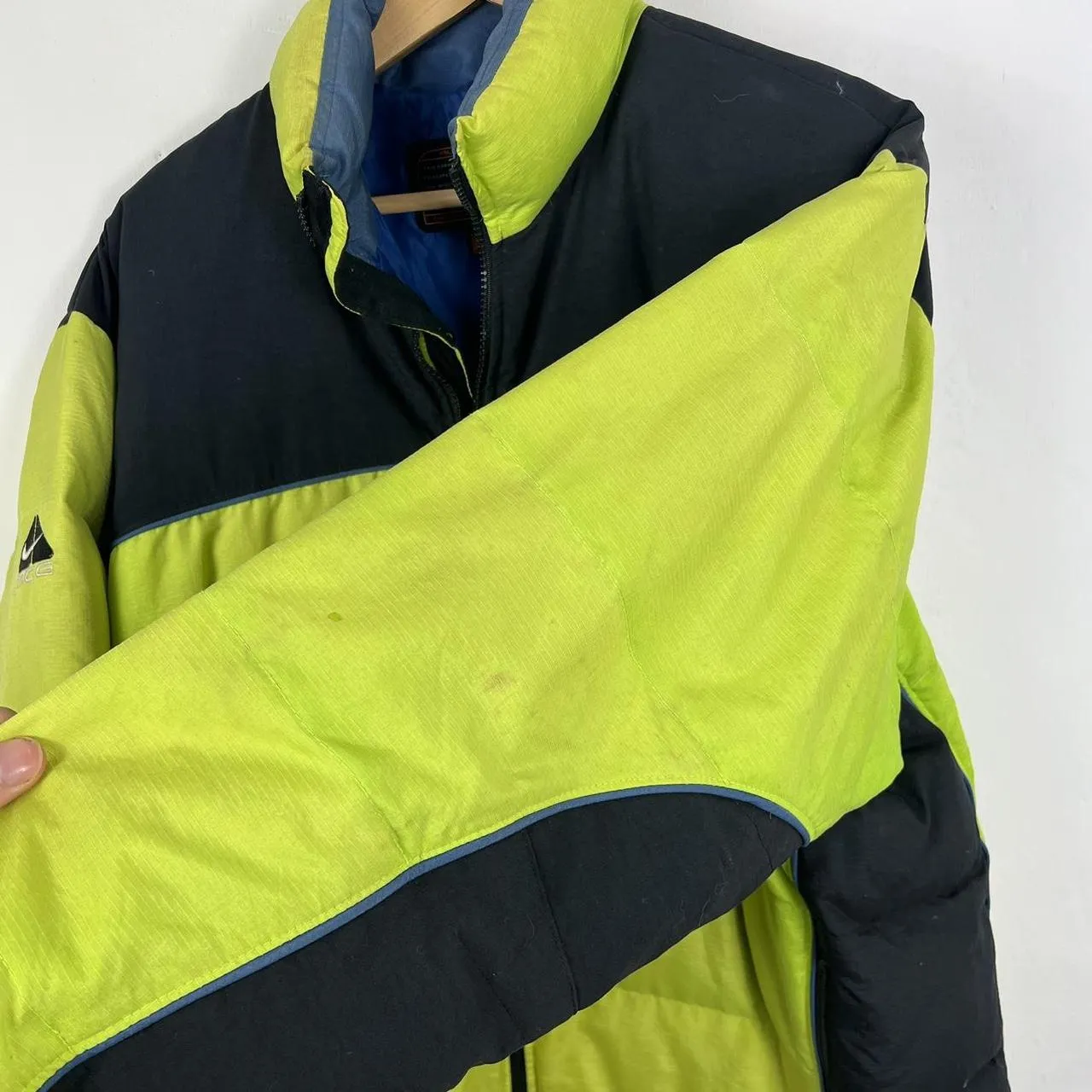 Nike acg puffer jacket large