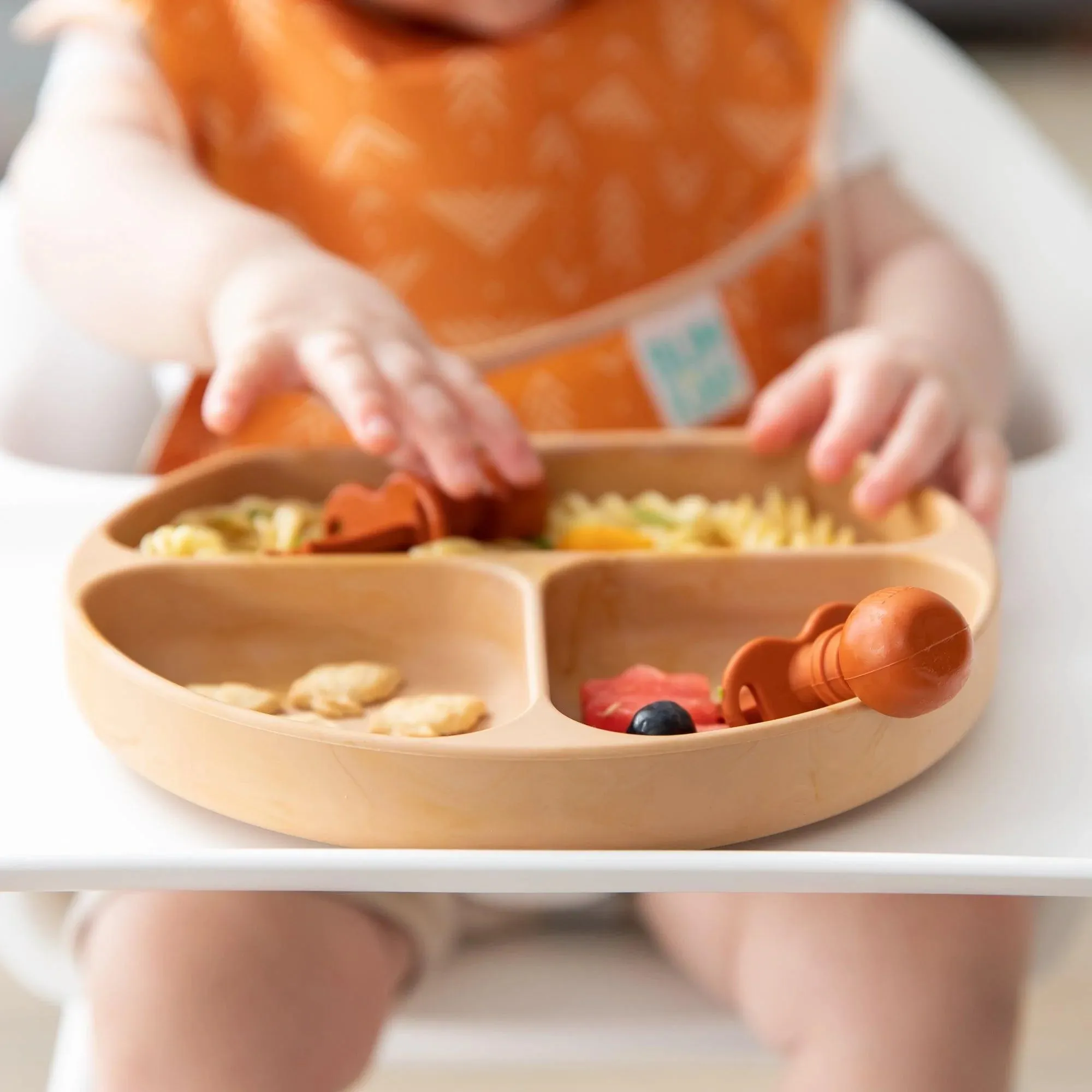 Silicone Grip Dish: Wood Grain