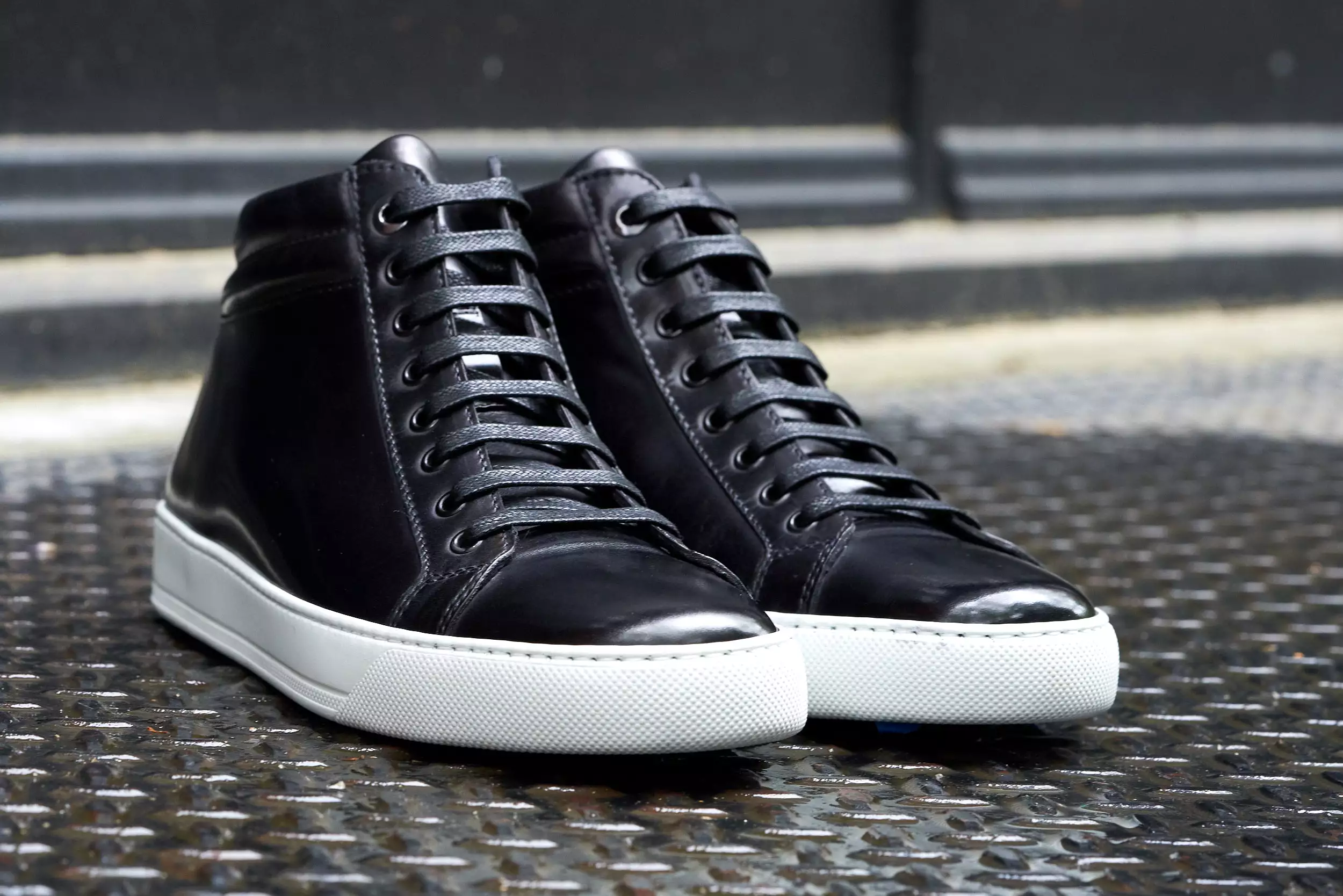 The Carter Mid-Top Sneaker - Nero - White Sole