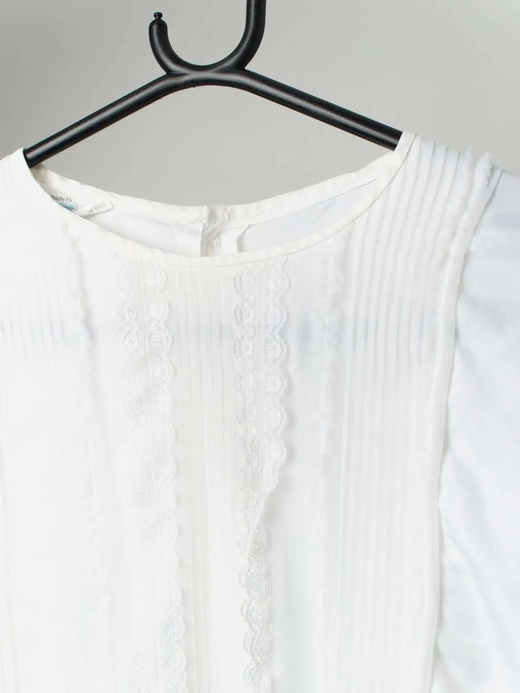 Vintage 1970s ruffle front blouse in white – Large