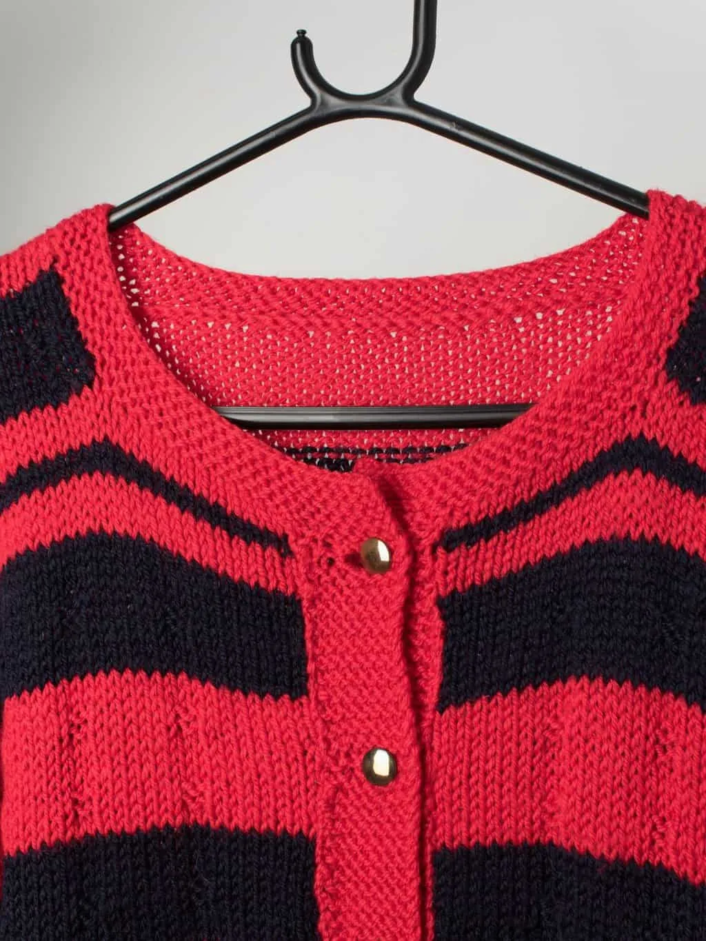 Vintage handknitted striped cardigan in red and navy – Medium