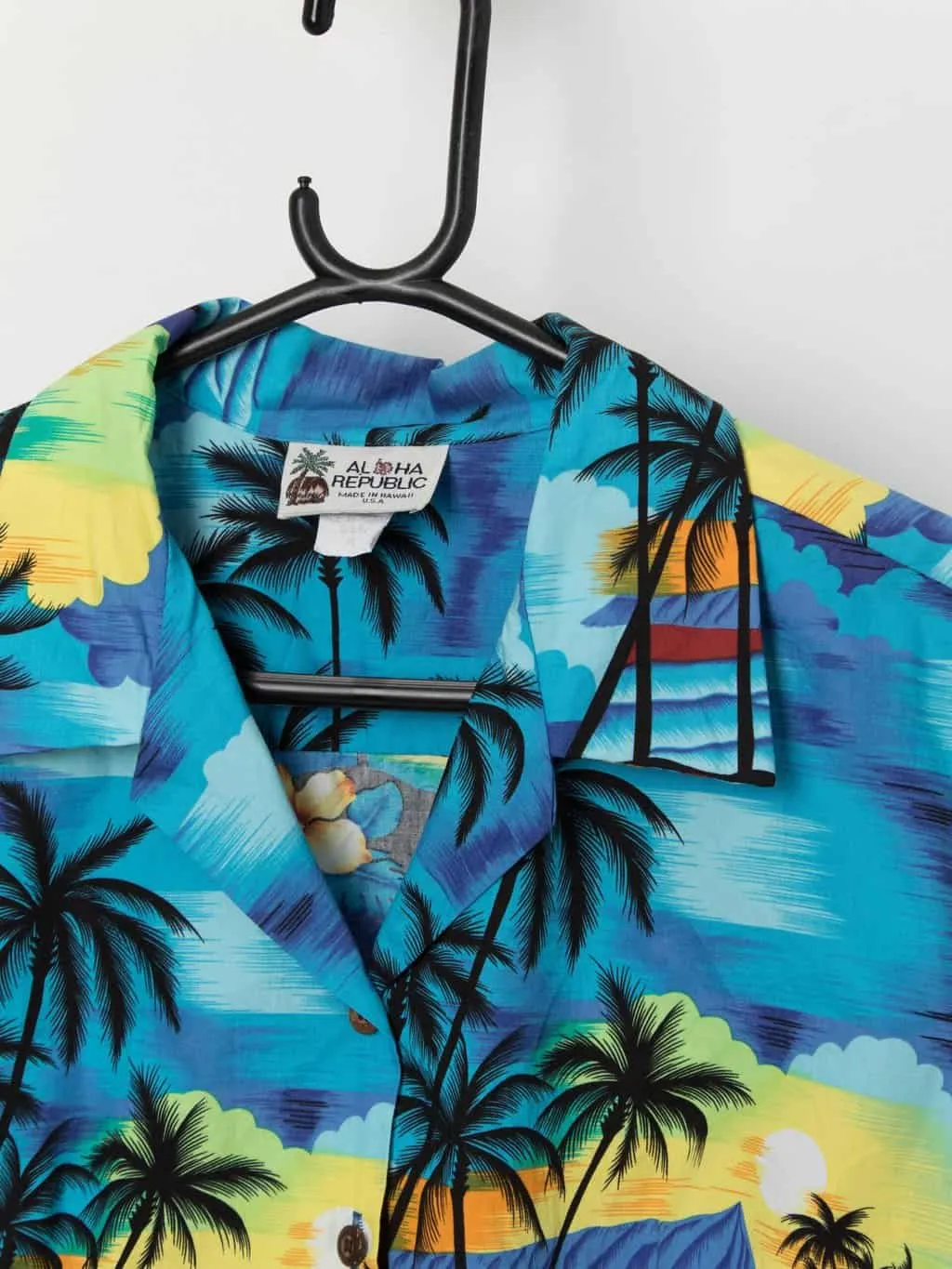 Women’s vintage Hawaiian blouse by Aloha Republic – Medium